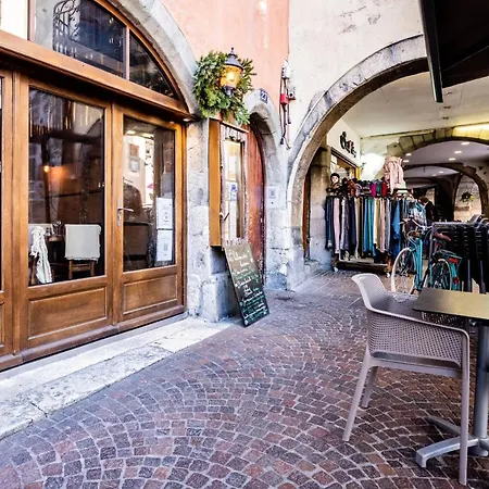 Hibou Vieille Charme De L Ancien Apartamento Annecy
